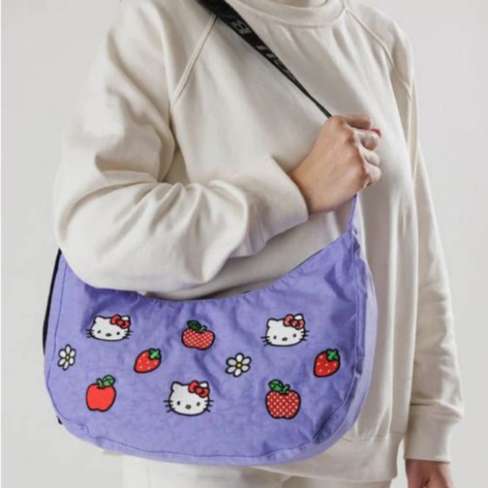 Hello BAGGU X Hello Kitty Medium Nylon Crescent Bag - Picture 4 of 6